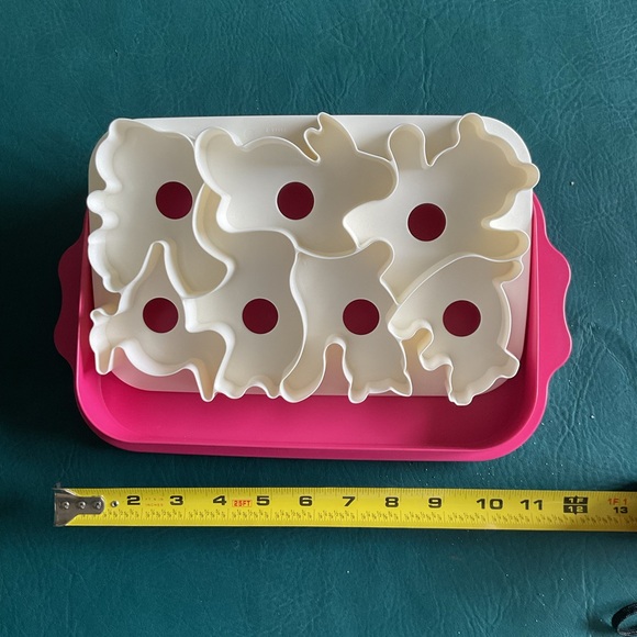 Vintage Tupperware Jell-O animal or cookie mold - Picture 3 of 3